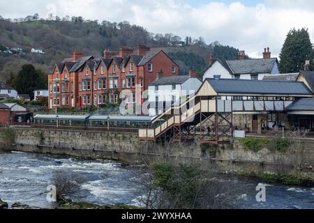 Gare ferroviaire, train, River Dee, Llangollen, pays de Galles, grande-Bretagne Banque D'Images