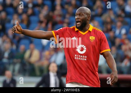 Romelu Lukaku de Roma gestes pendant le match de football de Serie A AS Roma - SS Lazio Stadio Olimpico le 6 avril 2024 à Rome, Italie. Banque D'Images