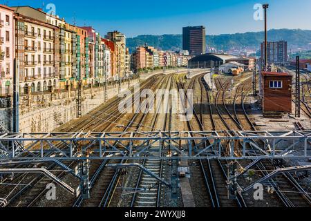 Voies ferrées à Abando ou Indalecio Prieto Station. Bilbao, Biscaye, pays Basque, Espagne, Europe Banque D'Images