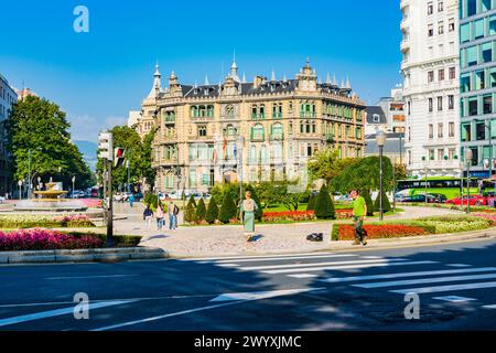 Moyúa carré ou carré elliptique. La place a été rénovée dans les années 1940 pour adopter sa forme actuelle, avec une fontaine centrale et plusieurs jardins, et w Banque D'Images
