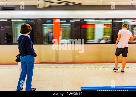 Quais de la gare Arrete. Métro de Bilbao. Bilbao, Biscaye, pays Basque, Espagne, Europe Banque D'Images