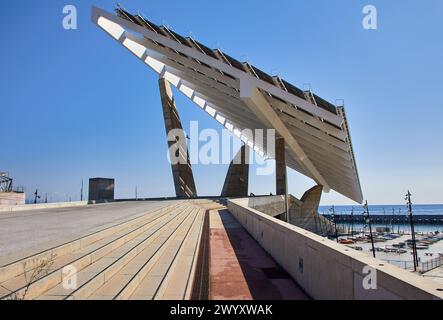 Pergola photovoltaïque, par Elias Torres et José Antonio Martínez Lapeña, Forum, Barcelone, Catalunya, Espagne, Europe. Banque D'Images