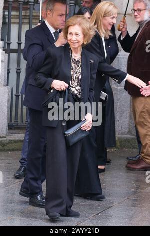 Madrid, Espagne. 08 avril 2024. La reine Sofia d'Espagne quitte l'hommage de masse pour Fernando Gómez-Acebo le 08 avril 2024 à Madrid, Espagne. (Photo par Oscar Gonzalez/Sipa USA) crédit : Sipa USA/Alamy Live News Banque D'Images