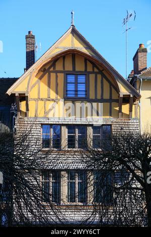 Fachwerkhaus mit Schindeln in der Rue urbain IV, Altstadt von Troyes, Departement aube, Region Grand est, Frankreich *** Maison à colombages avec bardeaux dans Rue urbain IV, vieille ville de Troyes, département de l'aube, région Grand est, France Banque D'Images