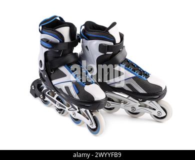 Paire de patins à roulettes isolés sur blanc. EQUIPEMENT sportif Banque D'Images