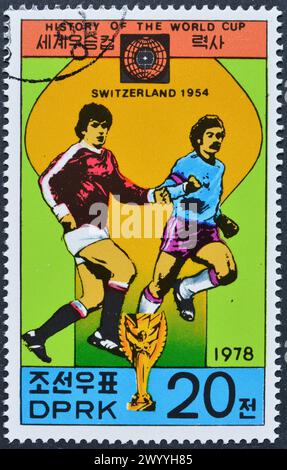 Timbre-poste annulé imprimé par la Corée du Nord, qui promeut l'histoire de la coupe du monde - France 1938, vers 1978. Banque D'Images