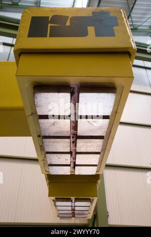 Poutres télescopiques électromagnétiques permanentes pour la manipulation de feuilles individuelles. Banque D'Images