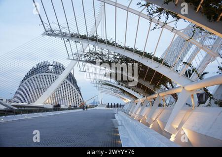 Agora et Pont Assut de l'Or, Cité des Arts et des Sciences, Valence. Comunidad Valenciana, Espagne. Banque D'Images