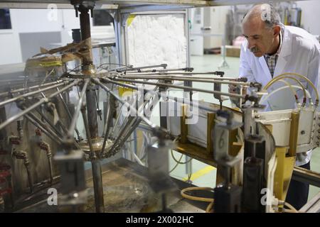 Équipement d'analyse de fatigue thermique, matériaux d'essai utilisés pour la fabrication de moules, procédure de fusion de métaux non ferreux, unité de fonderie. Fundación Inasmet-Tecnalia, Centro de Investigación, Parque Tecnologico de San Sebastian, Donostia, Gipuzkoa, Euskadi. Banque D'Images