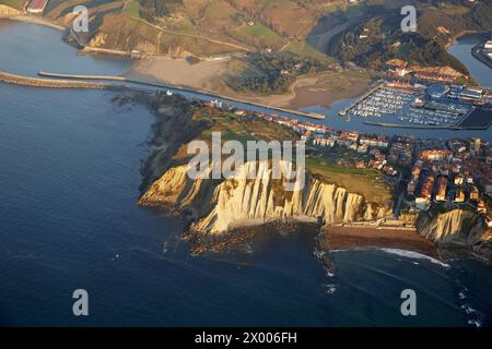 Flysch, Zumaia, Gipuzkoa, pays Basque, Espagne. Banque D'Images