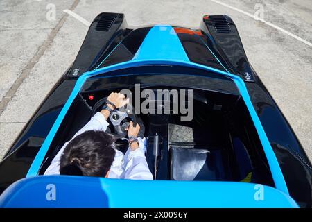 Dynacar, véhicule électrique, chercheurs travaillent dans la voiture électrique, unité industrie, industrie automobile, Centre technologique, Tecnalia recherche & innovation, Derio, Bizkaia, pays Basque, Espagne. Banque D'Images