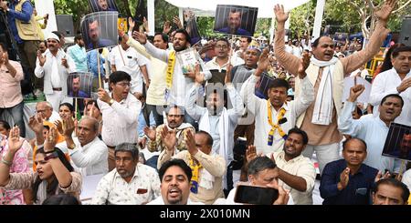 Inde. 07 avril 2024. NEW DELHI, INDE - 7 AVRIL : les dirigeants de l'AAP et les partisans du parti pendant le jeûne de masse pour protester contre l'arrestation de Delhi cm Arvind Kejriwal à Jantar Mantar le 7 avril 2024 à New Delhi, Inde. (Photo de Sonu Mehta/Hindustan Times/Sipa USA) crédit : Sipa USA/Alamy Live News Banque D'Images