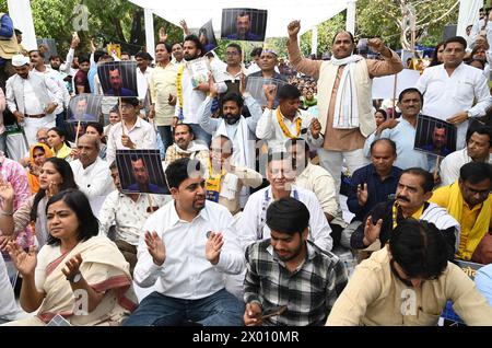 Inde. 07 avril 2024. NEW DELHI, INDE - 7 AVRIL : les dirigeants de l'AAP et les partisans du parti pendant le jeûne de masse pour protester contre l'arrestation de Delhi cm Arvind Kejriwal à Jantar Mantar le 7 avril 2024 à New Delhi, Inde. (Photo de Sonu Mehta/Hindustan Times/Sipa USA) crédit : Sipa USA/Alamy Live News Banque D'Images