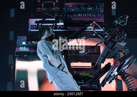 Rome, Italie. 08 avril 2024. Boosta se produit lors du Subsonica 2024 Tour au Palazzo dello Sport à Rome, Italie, le 8 avril 2024. (Photo de Domenico Cippitelli/NurPhoto) crédit : NurPhoto SRL/Alamy Live News Banque D'Images