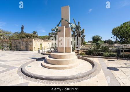 Valletta, Malte, 3 avril 2024. Le monument de l'ANZAC à la préparation James Bastion dans le jardin botanique Argotti à Floriana Banque D'Images
