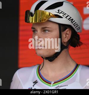 Championne du monde Lotte Kopecky avant le départ de l'édition 2024 de ...