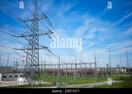 SUJET IMAGE - illustration sur les sujets de l'énergie/électricité/pylône électrique/ligne électrique. Sur la photo : pylônes d'électricité pris le lundi 8 avril 2024, à Vienne, Autriche. - 20240408 PD2130 crédit : APA-PictureDesk/Alamy Live News Banque D'Images