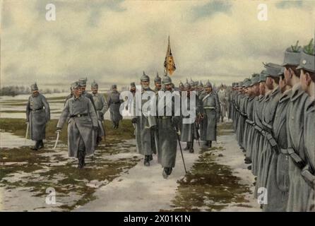 Illustration du Kaiser Wilhelm inspectant ses troupes. Frontispice de 'L'histoire de la grande guerre ; les archives historiques complètes des événements à ce jour, volume IV' (1916). Banque D'Images