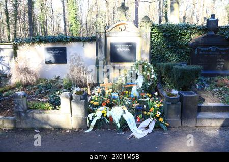 Gunther Emmerlich wurde am Freitagnachmittag dem 26.01.2024 an der Seite seiner 2020 verstorbenen Ehefrau Anne-Kathrein im schon bestehenden Familieng Banque D'Images