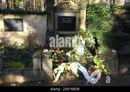 Gunther Emmerlich wurde am Freitagnachmittag dem 26.01.2024 an der Seite seiner 2020 verstorbenen Ehefrau Anne-Kathrein im schon bestehenden Familieng Banque D'Images