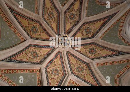 Vienne, Autriche. Vue intérieure de l'église votive de Vienne. Fresque au plafond avec un aigle impérial à double tête Banque D'Images