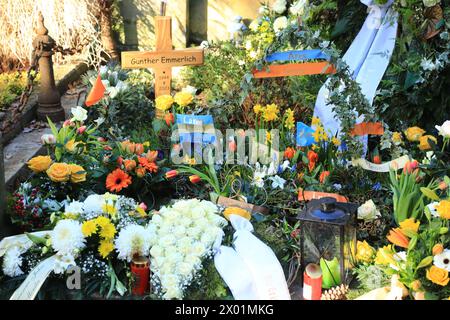 Gunther Emmerlich wurde am Freitagnachmittag dem 26.01.2024 an der Seite seiner 2020 verstorbenen Ehefrau Anne-Kathrein im schon bestehenden Familieng Banque D'Images