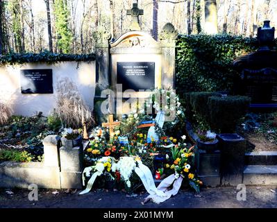 Gunther Emmerlich wurde am Freitagnachmittag dem 26.01.2024 an der Seite seiner 2020 verstorbenen Ehefrau Anne-Kathrein im schon bestehenden Familieng Banque D'Images