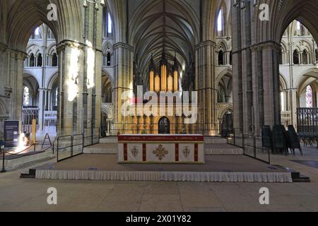 Le croisement des transepts Nord et Sud dans la cathédrale de Lincoln, Lincoln City, comté de Lincolnshire, Angleterre, Royaume-Uni Banque D'Images