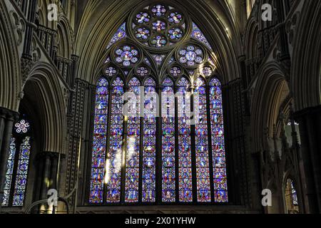 Vitraux dans la cathédrale de Lincoln, Lincoln City, comté de Lincolnshire, Angleterre, Royaume-Uni Banque D'Images