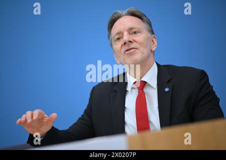 Berlin, Allemagne. 09th Apr, 2024. Holger Münch, président de l'Office fédéral de la police criminelle (BKA), présente les statistiques de la police criminelle 2023 (PKS). Crédit : Britta Pedersen/dpa/Alamy Live News Banque D'Images