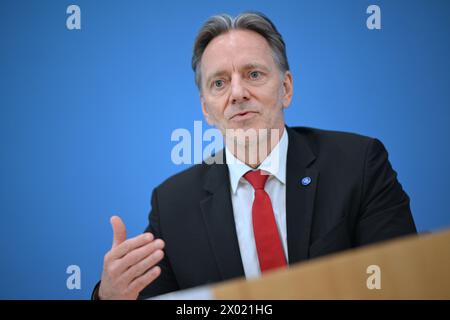 Berlin, Allemagne. 09th Apr, 2024. Holger Münch, président de l'Office fédéral de la police criminelle (BKA), présente les statistiques de la police criminelle 2023 (PKS). Crédit : Britta Pedersen/dpa/Alamy Live News Banque D'Images