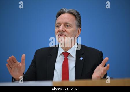 Berlin, Allemagne. 09th Apr, 2024. Holger Münch, président de l'Office fédéral de la police criminelle (BKA), présente les statistiques de la police criminelle 2023 (PKS). Crédit : Britta Pedersen/dpa/Alamy Live News Banque D'Images