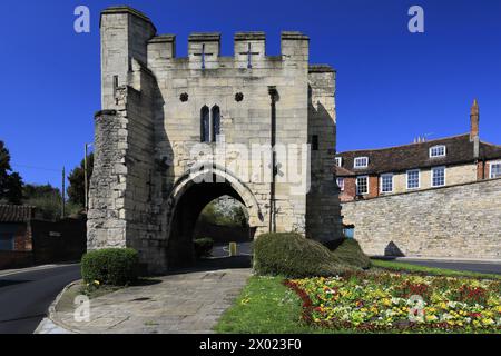 Vue de l'arc Pottergate, Lincoln City, Lincolnshire, Angleterre, Royaume-Uni Banque D'Images