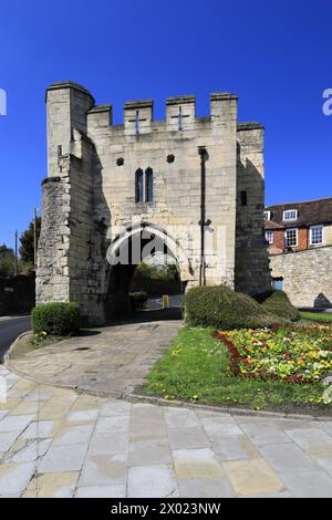 Vue de l'arc Pottergate, Lincoln City, Lincolnshire, Angleterre, Royaume-Uni Banque D'Images