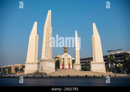 Le Monument de la démocratie à Banglamphu dans la ville de Bangkok en Thaïlande. Thaïlande, Bangkok, Dezember, 10, 2023 Banque D'Images