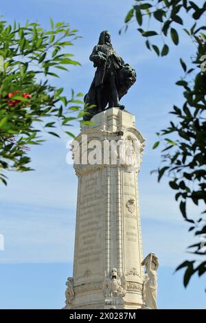 Monument au marquis de Pombal au milieu de la place Marquis de Pombal, Lisbonne, Portugal. Banque D'Images