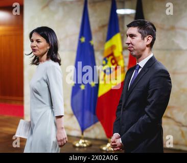 Annalena Baerbock, Bundesaussenministerin, trifft Mihai Popsoi, Aussenminister der Republik Moldau, zu Gespraechen im Auswaertigen AMT. Aufgenommen im Rahmen einer gemeinsamen Pressekonferenz à Berlin, 09.04.2024. Fotografiert im Auftrag des Auswaertigen AMTES Berlin Deutschland *** Annalena Baerbock, ministre fédéral des Affaires étrangères, rencontre Mihai Popsoi, ministre des Affaires étrangères de la République de Moldavie, pour un entretien au ministère fédéral des Affaires étrangères photographié lors d'une conférence de presse conjointe à Berlin, 09 04 2024 photographié pour le compte du ministère fédéral des Affaires étrangères Berlin Allemagne Copyright : xJulianexSonntagxAA Banque D'Images