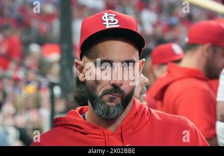 Prog Louis, États-Unis. 08 avril 2024. Prog Louis Cardinals Matt Carpenter marche sur le dugout lors d'un match contre les Phillies de Philadelphie au Busch Stadium Louis le lundi 8 avril 2024. Photo de Bill Greenblatt/UPI crédit : UPI/Alamy Live News Banque D'Images