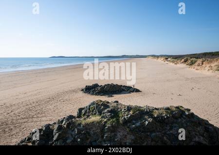 Plage de Traeth Penrhos près de Newborough, Anglesey, Nord du pays de Galles. Banque D'Images