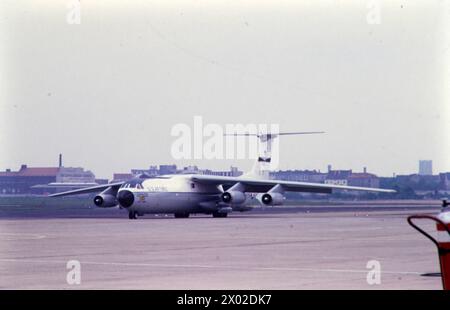 Flughafen Tempelhof GER, 20240101,Berlin, Aufnahme, CA.1968, Flughafen Tempelhof, tag der offenen Tür, mit amerikanishen Streitkräften *** Tempelhof Airport GER, 20240101,Berlin, photo, CA. 1968, Tempelhof Airport, journée portes ouvertes, avec les forces armées américaines Banque D'Images