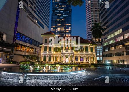 La maison sur Sathorn en face de King Power Mahanakhon Tower Building dans la ville de Bangkok en Thaïlande. Thaïlande, Bangkok, Dezember, 5, 2023 Banque D'Images