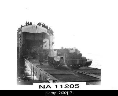 Pendant les débarquements alliés au sud de Rome, un porte-canons Bren est débarqué par l'armée britannique pour soutenir les opérations d'infanterie. Banque D'Images