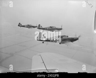 En août 1940, le Boulton Paul Defiants du No 264 Squadron était en vol pendant la bataille d'Angleterre, y compris les avions L7026 PS-V et N1535 PS-A . Banque D'Images