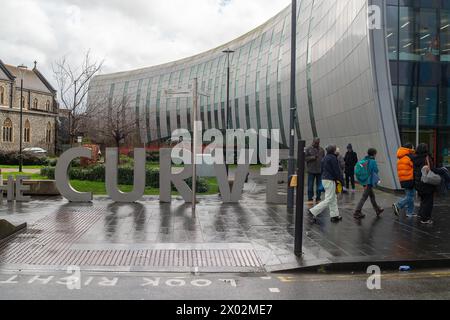 Slough, Berkshire, Royaume-Uni. 2 mars 2024. L'ancien site de l'université de Thames Valley à Slough a été vendu par Slough Borough Council et tous les bâtiments ont été démolis. La situation financière du Slough Borough Council demeure très grave. Selon le Business Magazine 'au moment de son avis de faillite de la section 114 en juillet 2021, Slough a signalé un "trou noir" budgétaire de 100 millions de livres sterling. Toutefois, après vérification, ce montant est passé à 480 millions de livres sterling. Le conseil doit également environ 680 millions de livres sterling de prêts contractés pour financer une série de développements immobiliers. Mauvaise gestion comme celle-ci moi Banque D'Images