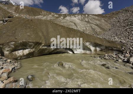 Fonte du glacier au-dessus d'Ushguli, Svaneti, Caucase, Géorgie, Asie centrale, Asie Banque D'Images