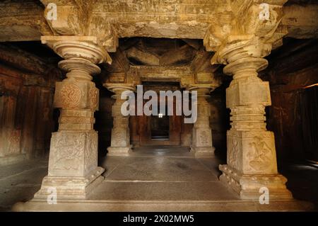 Intérieur du temple Virupaksha, Hampi, site du patrimoine mondial de l'UNESCO, Karnataka, Inde, Asie Banque D'Images
