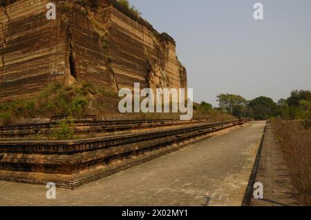 Pagode inachevée de Mingun, près de Mandalay, district de Sagaing, Myanmar, Asie Banque D'Images