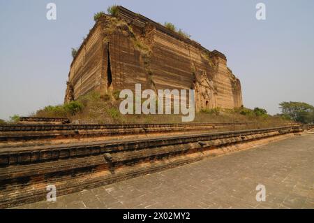 Pagode inachevée de Mingun, près de Mandalay, district de Sagaing, Myanmar, Asie Banque D'Images