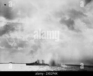 Entre le 17 et le 19 janvier 1942, le HMS Dido escorte un convoi de quatre navires marchands à Malte, en Méditerranée orientale, avec des croiseurs et des destroyers. Le HMS Ghurka fut torpillé, un marchand bombardé, mais le convoi arriva en grande partie en toute sécurité. Banque D'Images