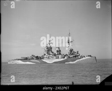 Le HMS Rodney est en route après sa remise en état à Liverpool pendant la seconde Guerre mondiale, montrant le navire en mer après des travaux de maintenance. Banque D'Images